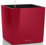 Duże czerwone donice z nawadnianiem kwadratowe Lechuza Cube 50