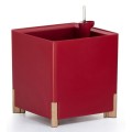 czerwona-kwadratowa-donica-na-nozkach-do-wnetrz-ogrodow-na-tarasy-mondum-round-z-nawadnianiem.jpg