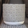 betonowa-szara-oslonka-na-doniczke-w-serduszka-polnix-szara.jpg