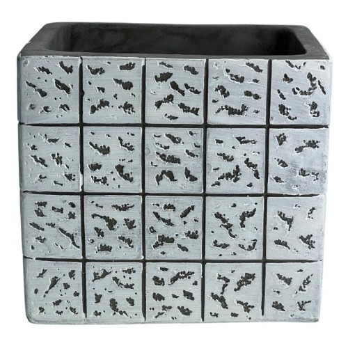 kwadratowa-oslonka-doniczka-betonowa-kostka-polnix-etno.jpg