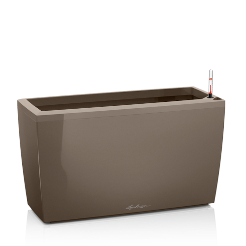 Szarobrązowa podłużna donica ogrodowa z nawadnianiem na kółkach Lechuza Cararo taupe połysk.png